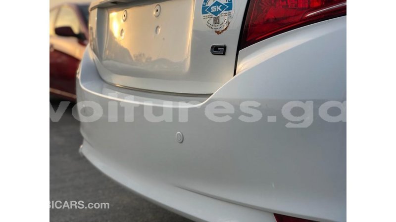 Big with watermark toyota yaris estuary import dubai 6926