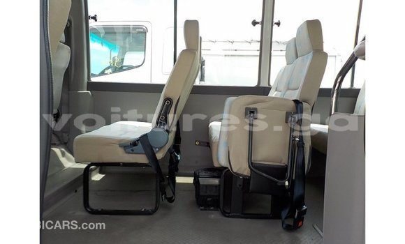Acheter Import Voiture Toyota Coaster Blanc à Import - Dubai, Estuaire Acheter Import Voiture Toyota Coaster Blanc à Import - Dubai, Estuaire