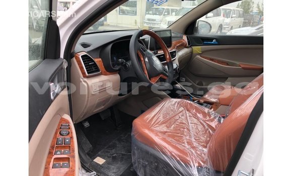 Sayi Imported Hyundai Tucson White Mota in Import - Dubai a estuary Sayi Imported Hyundai Tucson White Mota in Import - Dubai a estuary