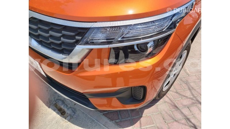 Big with watermark kia carens estuary import dubai 6937