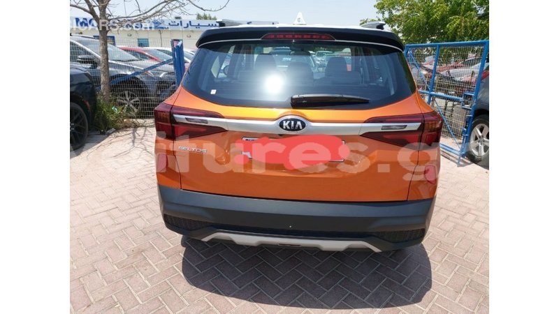 Big with watermark kia carens estuary import dubai 6937