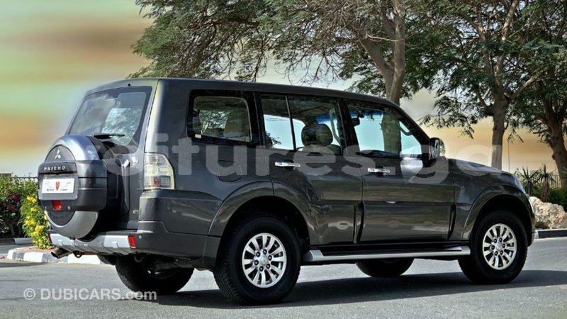 Big with watermark mitsubishi pajero estuary import dubai 6938