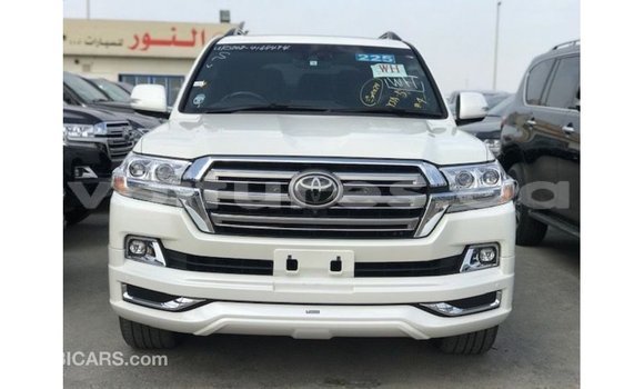 Acheter Import Voiture Toyota Land Cruiser Blanc à Import - Dubai, Estuaire Acheter Import Voiture Toyota Land Cruiser Blanc à Import - Dubai, Estuaire