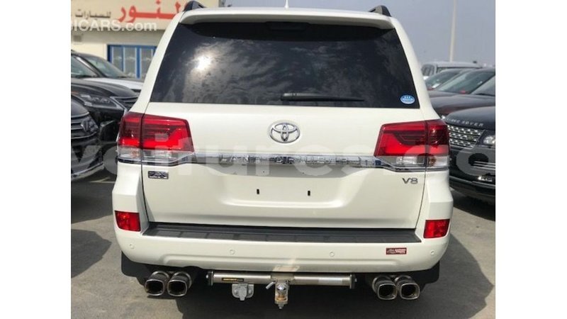 Big with watermark toyota land cruiser estuary import dubai 6940