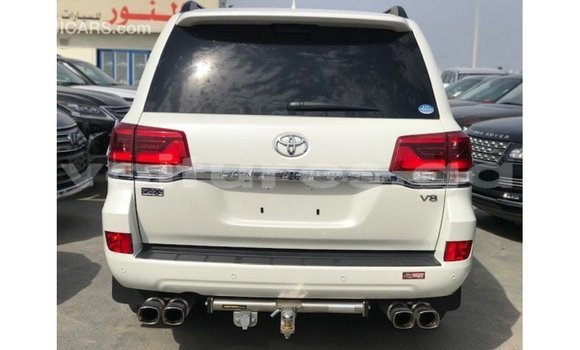 Acheter Import Voiture Toyota Land Cruiser Blanc à Import - Dubai, Estuaire Acheter Import Voiture Toyota Land Cruiser Blanc à Import - Dubai, Estuaire