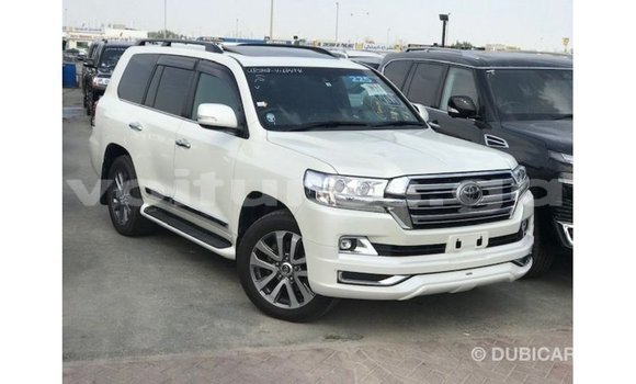 Acheter Import Voiture Toyota Land Cruiser Blanc à Import - Dubai, Estuaire Acheter Import Voiture Toyota Land Cruiser Blanc à Import - Dubai, Estuaire