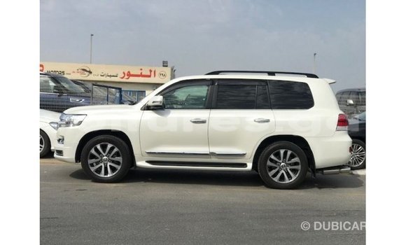 Acheter Import Voiture Toyota Land Cruiser Blanc à Import - Dubai, Estuaire Acheter Import Voiture Toyota Land Cruiser Blanc à Import - Dubai, Estuaire