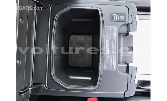 Acheter Import Voiture Toyota Land Cruiser Blanc à Import - Dubai, Estuaire Acheter Import Voiture Toyota Land Cruiser Blanc à Import - Dubai, Estuaire