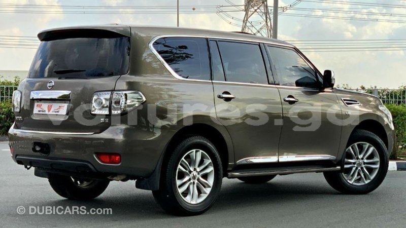 Big with watermark nissan patrol estuary import dubai 6941