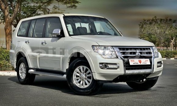 Buy Import Mitsubishi Pajero White Car in Import - Dubai in Estuary