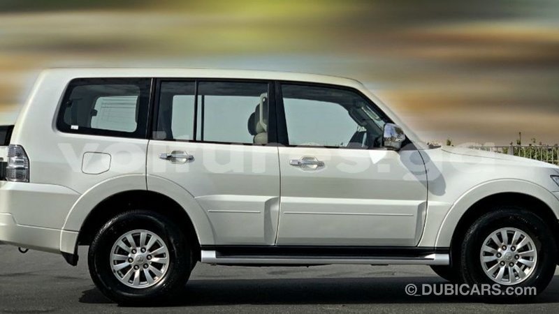 Big with watermark mitsubishi pajero estuary import dubai 6942