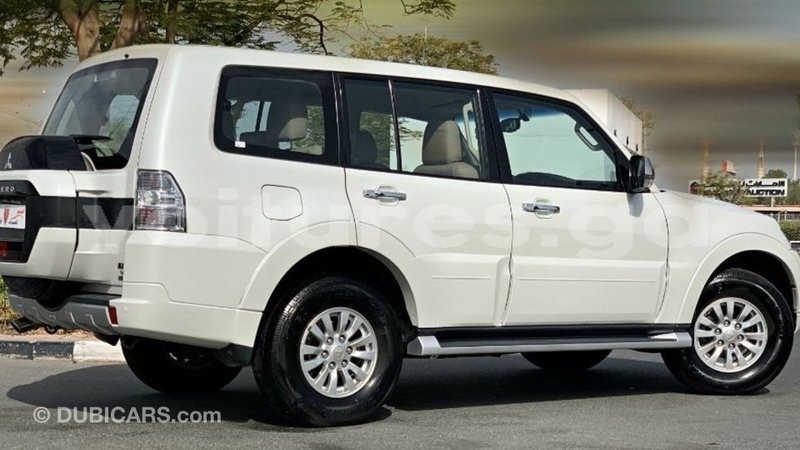 Big with watermark mitsubishi pajero estuary import dubai 6942