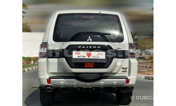 Acheter Import Voiture Mitsubishi Pajero Blanc à Import - Dubai, Estuaire Acheter Import Voiture Mitsubishi Pajero Blanc à Import - Dubai, Estuaire