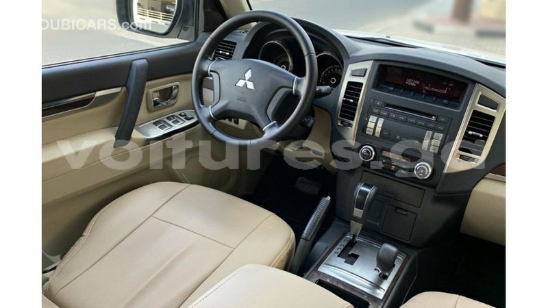 Big with watermark mitsubishi pajero estuary import dubai 6942