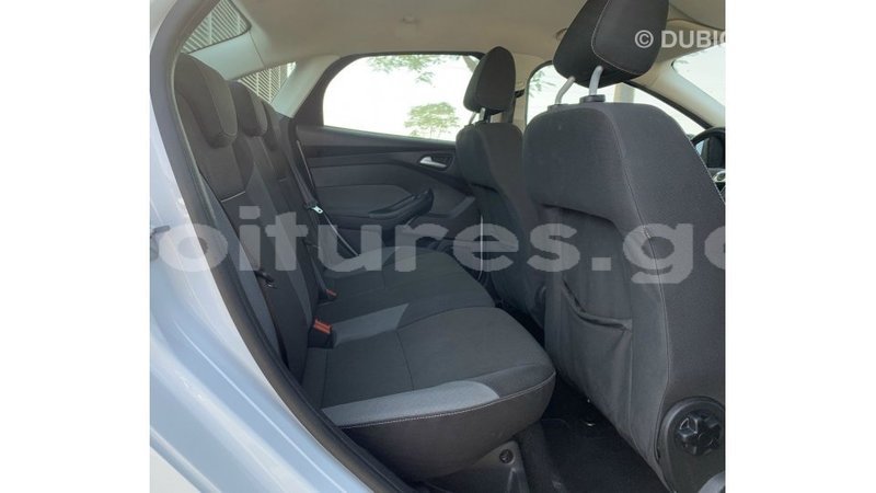 Big with watermark ford focus estuary import dubai 6946