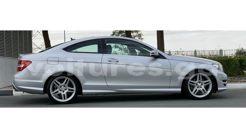 Big with watermark mercedes benz 190 estuary import dubai 6947