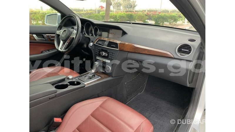 Big with watermark mercedes benz 190 estuary import dubai 6947