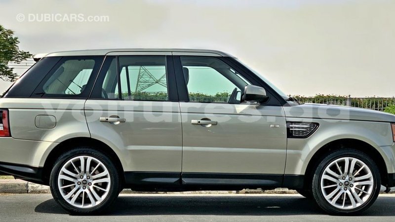 Big with watermark land rover range rover estuary import dubai 6948