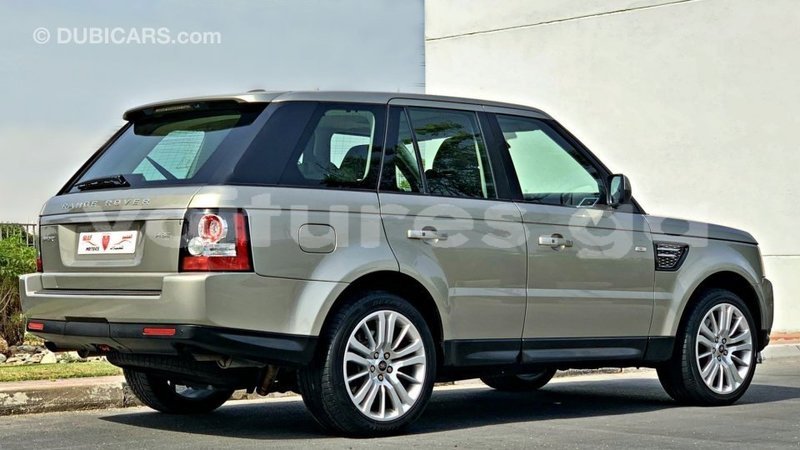 Big with watermark land rover range rover estuary import dubai 6948