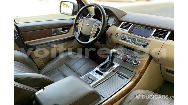 Big with watermark land rover range rover estuary import dubai 6948