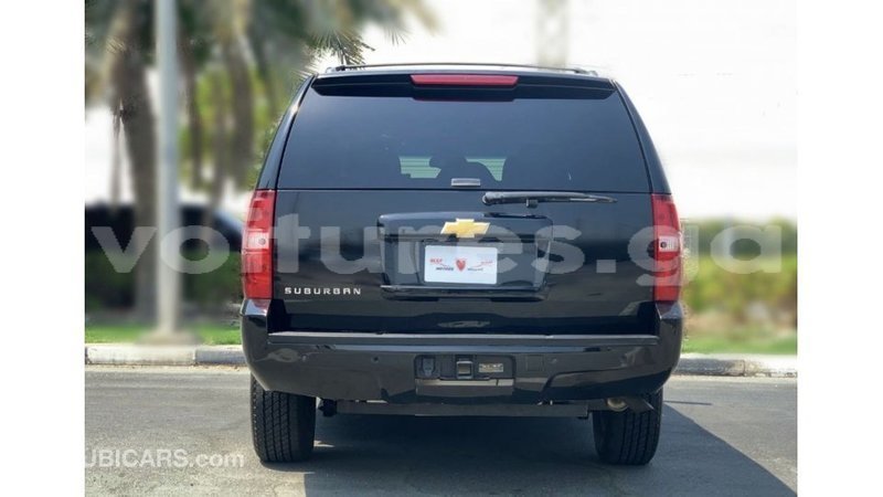 Big with watermark chevrolet suburban estuary import dubai 6953