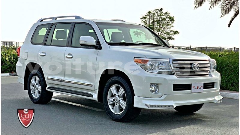 Big with watermark toyota land cruiser estuary import dubai 6955