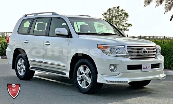 Sayi Imported Toyota Land Cruiser White Mota in Import - Dubai a estuary