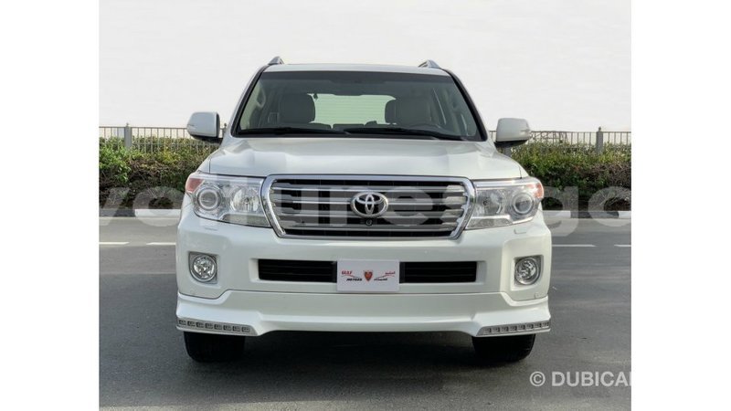 Big with watermark toyota land cruiser estuary import dubai 6955