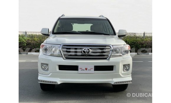 Sayi Imported Toyota Land Cruiser White Mota in Import - Dubai a estuary Sayi Imported Toyota Land Cruiser White Mota in Import - Dubai a estuary