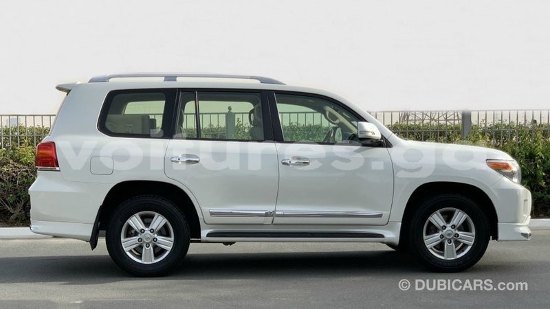 Big with watermark toyota land cruiser estuary import dubai 6955