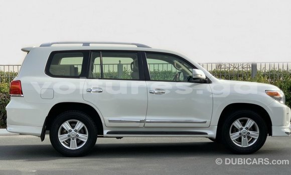 Sayi Imported Toyota Land Cruiser White Mota in Import - Dubai a estuary Sayi Imported Toyota Land Cruiser White Mota in Import - Dubai a estuary