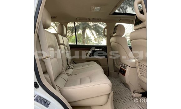 Sayi Imported Toyota Land Cruiser White Mota in Import - Dubai a estuary Sayi Imported Toyota Land Cruiser White Mota in Import - Dubai a estuary