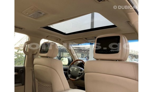 Sayi Imported Toyota Land Cruiser White Mota in Import - Dubai a estuary Sayi Imported Toyota Land Cruiser White Mota in Import - Dubai a estuary