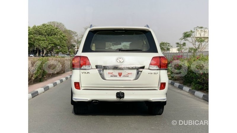 Big with watermark toyota land cruiser estuary import dubai 6955