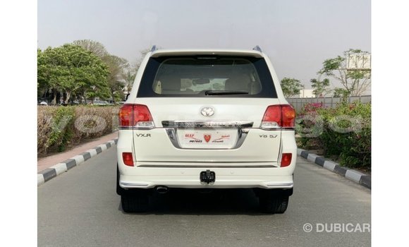 Sayi Imported Toyota Land Cruiser White Mota in Import - Dubai a estuary Sayi Imported Toyota Land Cruiser White Mota in Import - Dubai a estuary