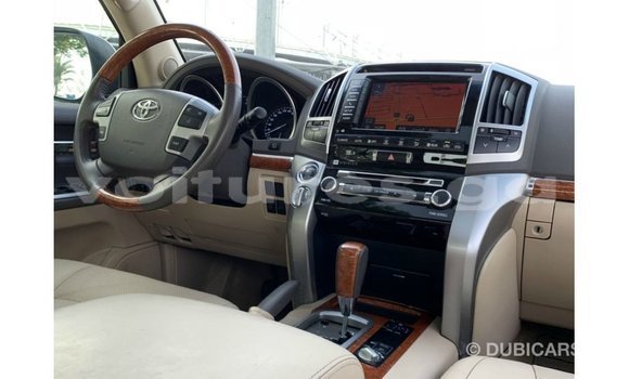 Sayi Imported Toyota Land Cruiser White Mota in Import - Dubai a estuary Sayi Imported Toyota Land Cruiser White Mota in Import - Dubai a estuary