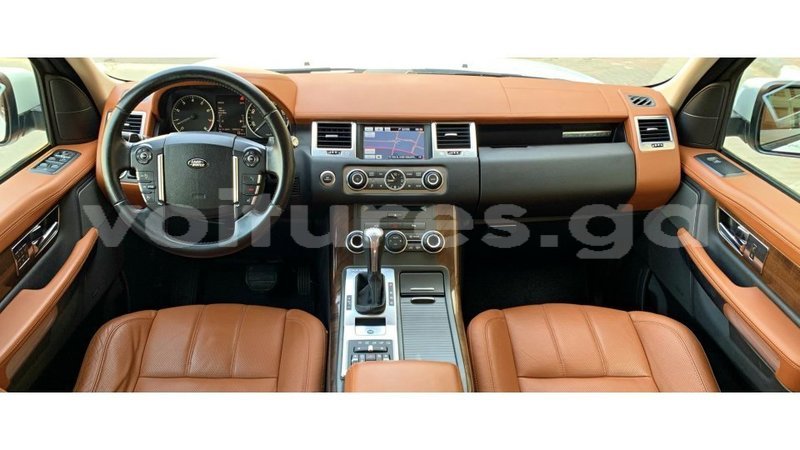 Big with watermark land rover range rover estuary import dubai 6957