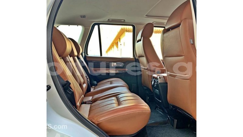 Big with watermark land rover range rover estuary import dubai 6957