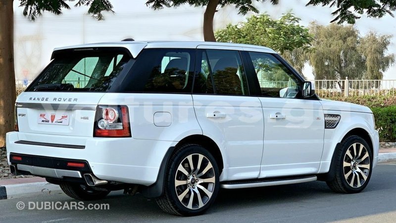 Big with watermark land rover range rover estuary import dubai 6957