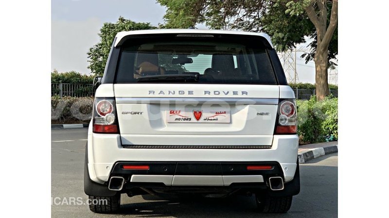 Big with watermark land rover range rover estuary import dubai 6957