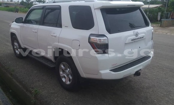 Sayi Na hannu Toyota 4Runner White Mota in Lalara a Woleu-Ntem Sayi Na hannu Toyota 4Runner White Mota in Lalara a Woleu-Ntem