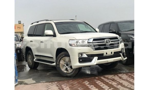 Sayi Imported Toyota Land Cruiser White Mota in Import - Dubai a estuary