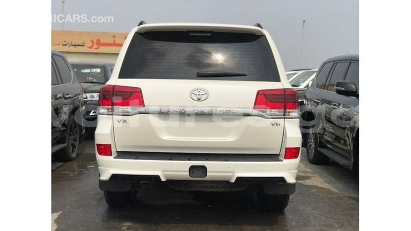 Big with watermark toyota land cruiser estuary import dubai 6976