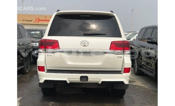 Acheter Import Voiture Toyota Land Cruiser Blanc à Import - Dubai, Estuaire Acheter Import Voiture Toyota Land Cruiser Blanc à Import - Dubai, Estuaire