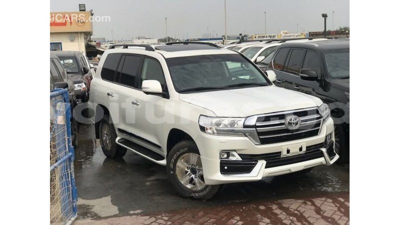 Big with watermark toyota land cruiser estuary import dubai 6976