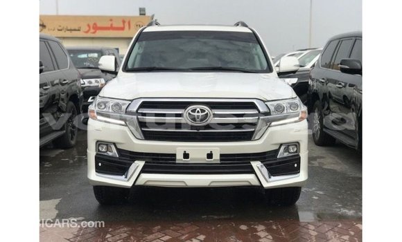 Acheter Import Voiture Toyota Land Cruiser Blanc à Import - Dubai, Estuaire Acheter Import Voiture Toyota Land Cruiser Blanc à Import - Dubai, Estuaire