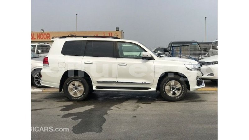 Big with watermark toyota land cruiser estuary import dubai 6976