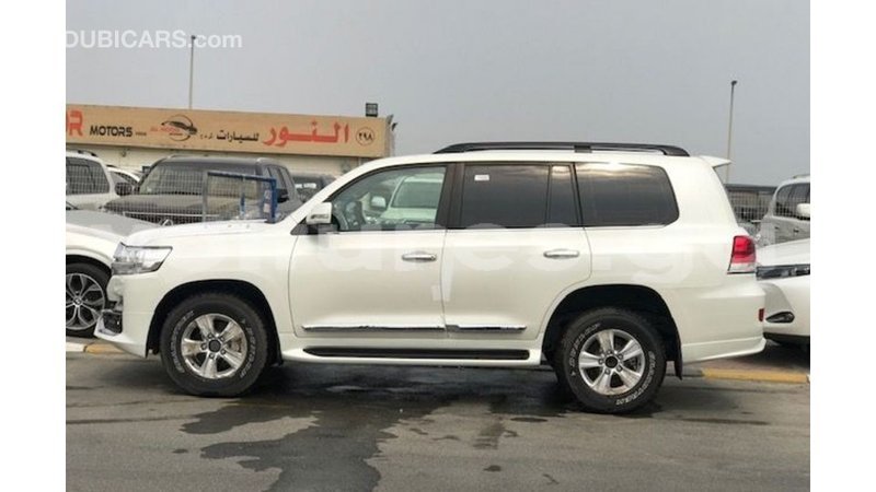 Big with watermark toyota land cruiser estuary import dubai 6976