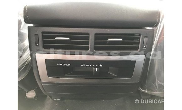 Acheter Import Voiture Toyota Land Cruiser Blanc à Import - Dubai, Estuaire Acheter Import Voiture Toyota Land Cruiser Blanc à Import - Dubai, Estuaire