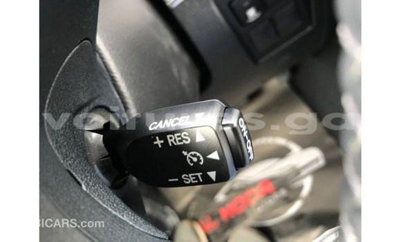 Acheter Import Voiture Toyota Land Cruiser Blanc à Import - Dubai, Estuaire Acheter Import Voiture Toyota Land Cruiser Blanc à Import - Dubai, Estuaire